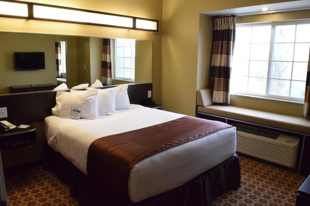 Microtel Inn And Suites Pecos Chambre photo